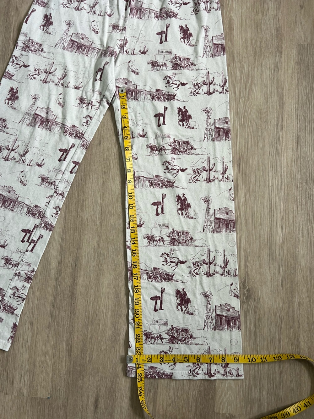 Ariat Cream Pull On Lounge Pants with Burgundy Western Rodeo Print Small - Picture 4 of 5